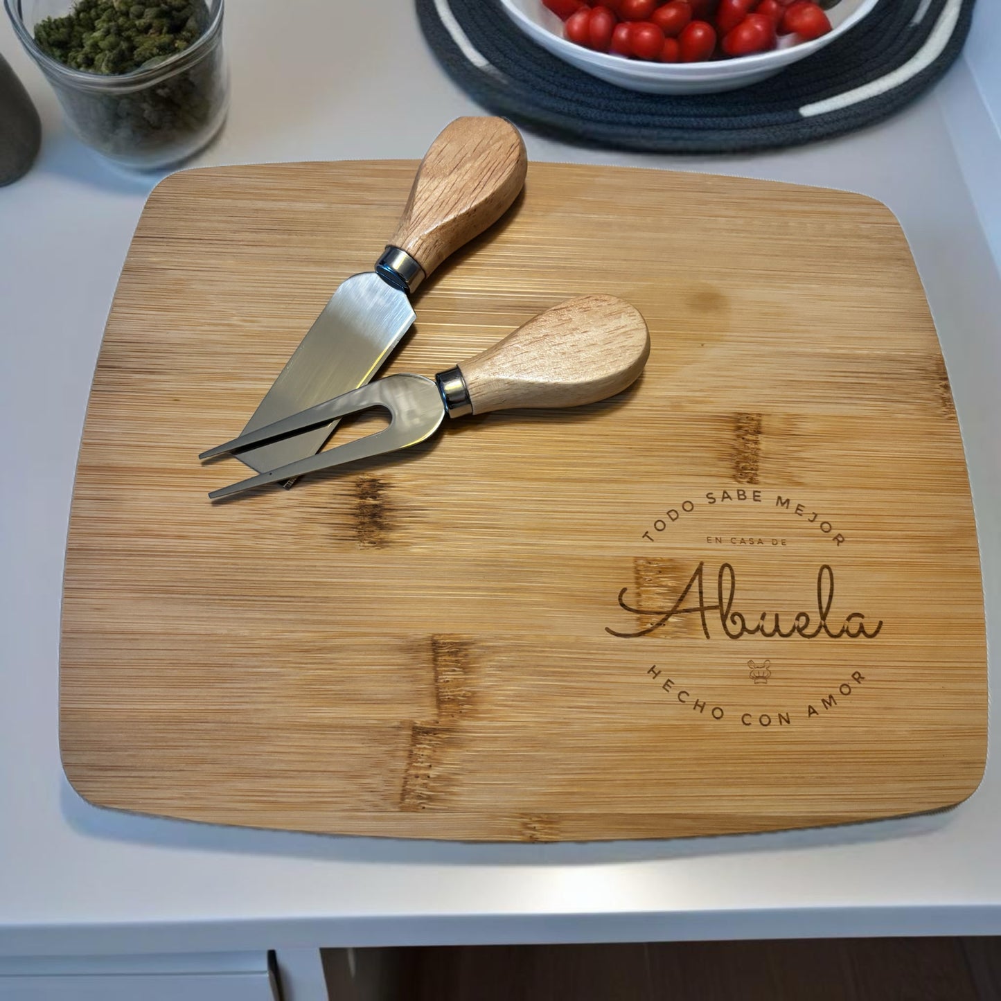 “Hecho con amor” Cutting Board